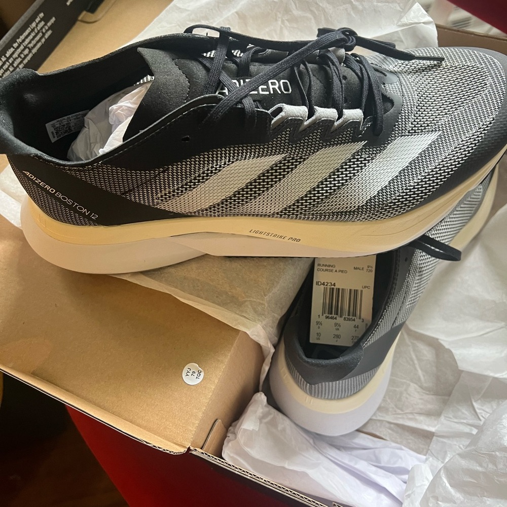 Mens adidas Boston 12 size 10